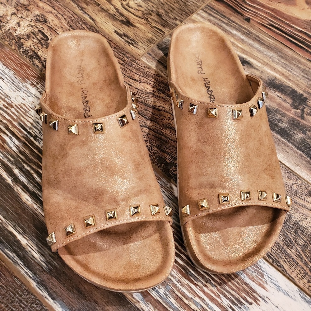Gold Studded Tan Slides